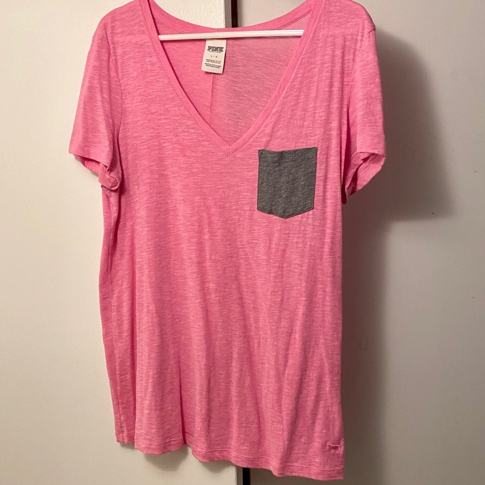 PINK by Victoria’s Secret V-Neck tee w/grey pocket
